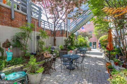 825 29th St, Philadelphia PA 19130-1195 exterior