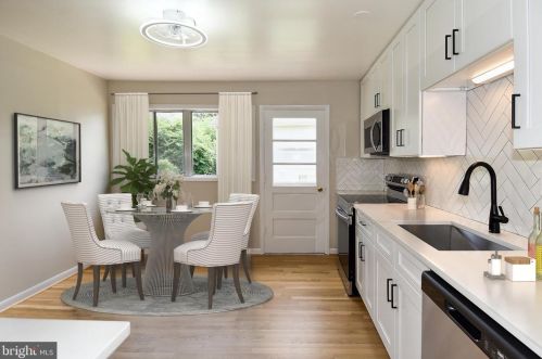 2879 Glenora Ln, Rockville MD 20850-3055 exterior