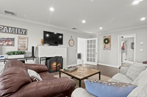 13 Hickory Dr, Greenwich CT 06831-4916 exterior