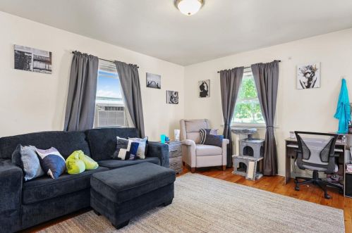 1938 Washington Ave, Madison, WI 53704-5204