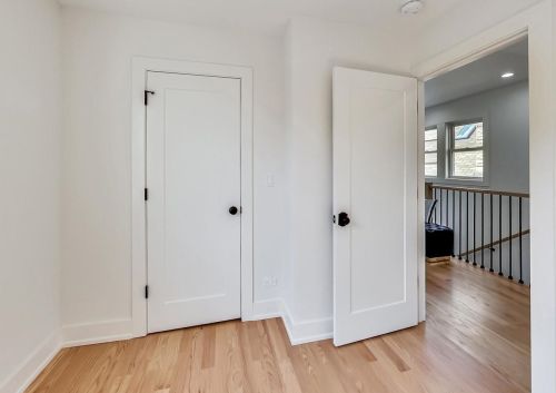 2830 Barry Ave, Chicago IL  60618-7016 exterior