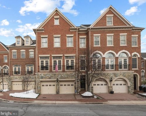 5235 Bessley Pl, Alexandria VA 22304-8646 exterior