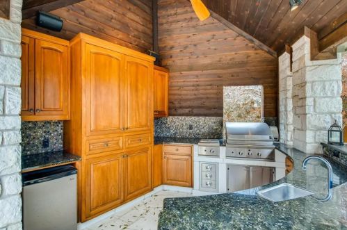 9904 Charthouse Cv, Austin TX 78730-3566 exterior