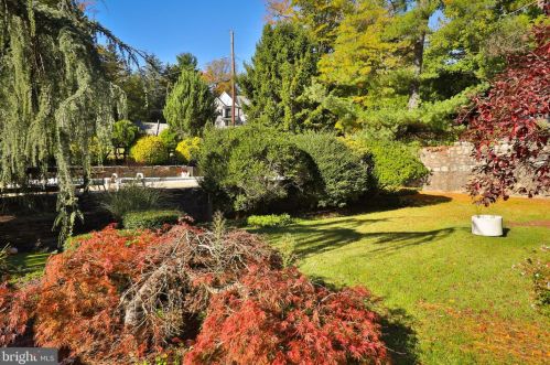 2367 Vly Rd, Huntingdon Valley PA 19006-6007 exterior