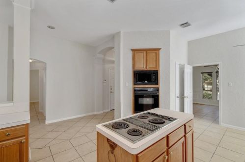 1729 Dapplegrey Ln, Austin TX 78727-4545 exterior