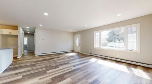 11 Green Manor Ave, Windsor, CT 06095-3501