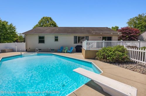 502 Brunswick Dr, Dewitt MI 48820-9189 exterior