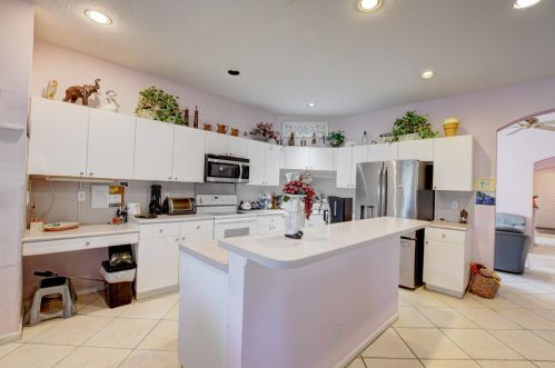 12708 Coral Lk Dr, Boynton Beach FL 33437-4142 exterior