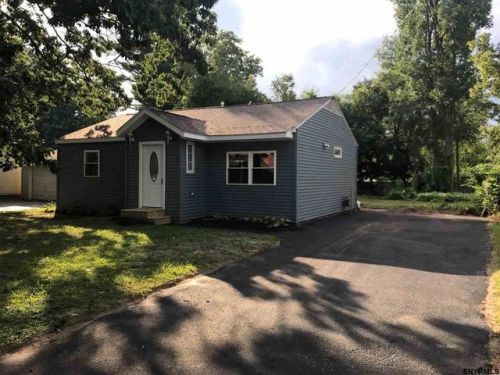 427 Chiswell Rd, Schenectady, NY 12304-3809