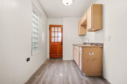 2123 Lloyd Ave, Pittsburgh PA 15218-1734 exterior