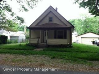 303 Draper Ave, Champaign IL  61821-2426 exterior