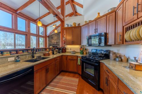 1675 Pioneer Rd, Ely MN 55731-1952 exterior