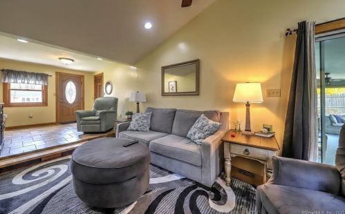 405 Rutland Rd, Milford CT 06461-1824 exterior