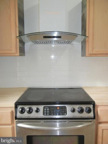 1924 4 St, Philadelphia PA 19122-2206 exterior