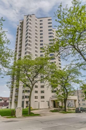 1633 Prospect Ave, Milwaukee WI  53202-2494 exterior