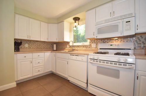 102 Loire Vly Dr, Pittsburgh PA 15209-1018 exterior