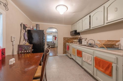 2837 Moody Ave, Chicago IL 60646-5309 exterior