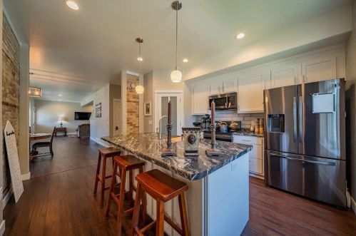 818 6th St, Manitowoc WI 54220-3358 exterior