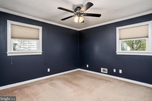 28 Matthew Dr, Trenton NJ 08628-3340 exterior