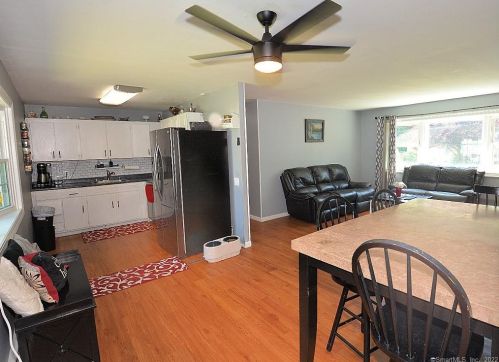 77 Jackson Rd, Enfield CT 06082-4137 exterior