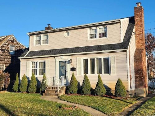 56 Todd Rd, Valley Stream NY  11580-4038 exterior