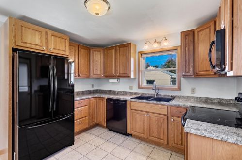 3344 90th St, Milwaukee, WI 53227-4404