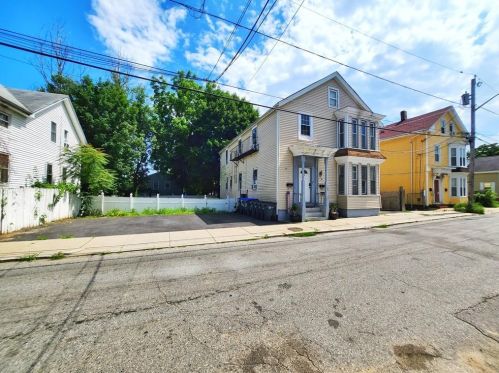 39 Vandewater St, Providence, RI 02908-1623
