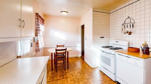 2 Lenox Ave, Mount Vernon NY 10552-2407 exterior