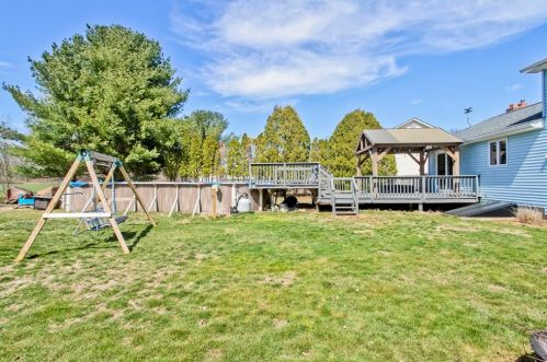 64 Spruceland Rd, Enfield CT 06082-2368 exterior