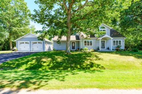 45551 Peninsula Dr, Grand Junction MI 49056-9462 exterior