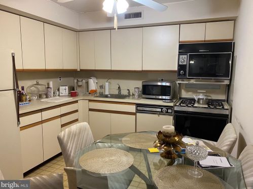 9906 Bustleton Ave, Philadelphia PA  19115-2192 exterior