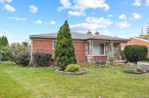 5626 Cambourne Rd, Dearborn Heights MI  48127-3915 exterior