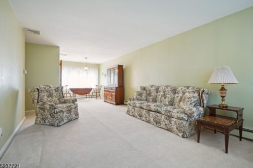 72 Fellswood Dr, Livingston NJ 07039-2238 exterior