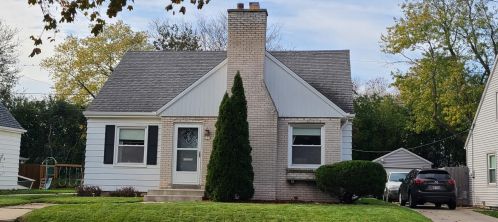 231 Honey Creek Dr, Milwaukee, WI 53214-1447