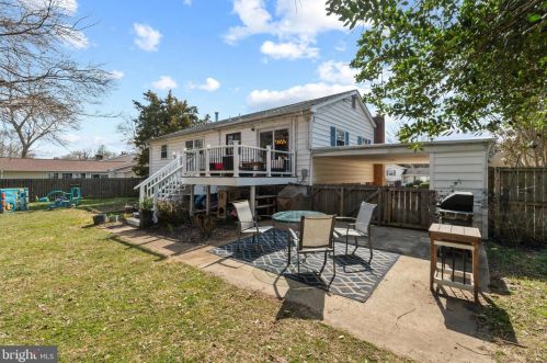 5608 Helmsdale Ln, Alexandria VA 22315-4137 exterior