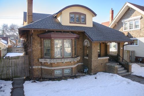 1139 Layton Blvd, Milwaukee WI 53215-1654 exterior