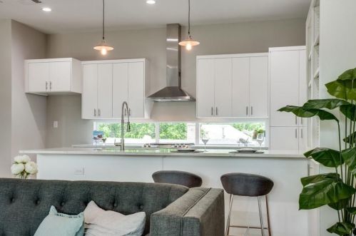 1914 California Dr, Dallas, TX 75204-4611