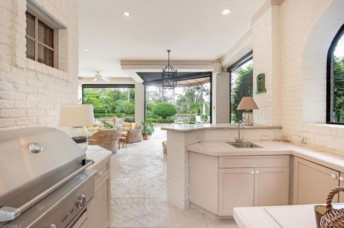 2426 Indian Pipe Way, Naples FL 34105-3022 exterior