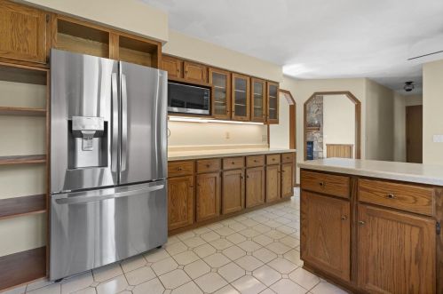 6218 Old Middleton Rd, Madison WI  53705-1040 exterior