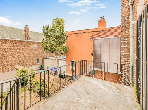 1855 Gleason Ave, Bronx NY 10472-5129 exterior