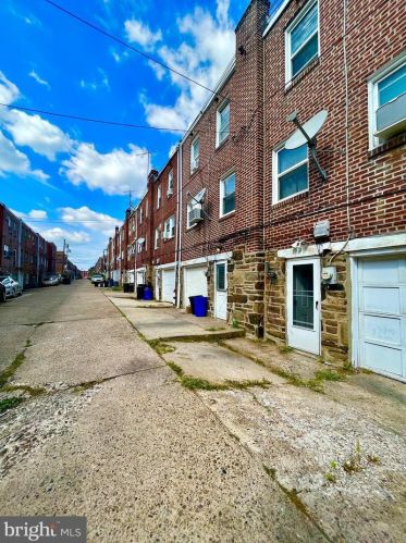 1320 Greeby St, Philadelphia PA 19135-2604 exterior