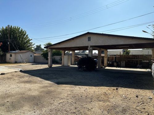 37 Garden Dr, Bakersfield CA 93307-5255 exterior