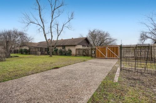 3414 Eldorado Trl, Austin TX 78739-5704 exterior