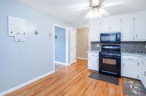 13 Gaylord Rd, Windsor Locks CT 06096-2815 exterior