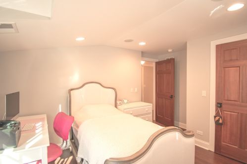 6654 Kilbourn Ave, Chicago IL  60712-3326 exterior