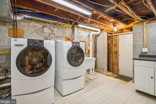 2417 Davis Ave, Alexandria VA  22302-3209 exterior