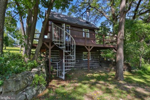 3319 Spg Vly Rd, Slatington PA 18080-3220 exterior