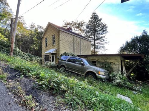 1685 Gopher St, Pittsburgh, PA 15206-1914