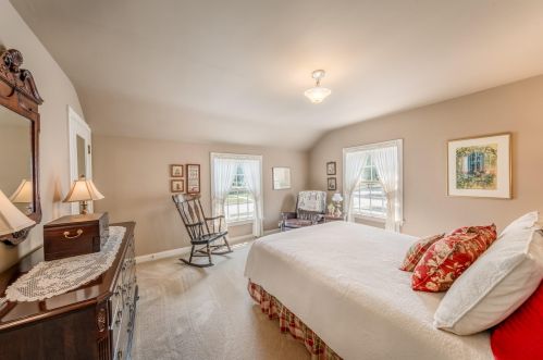 2611 Pasadena Blvd, Milwaukee WI 53226-1950 exterior