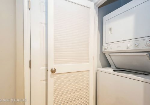 2920 Lincoln Ave, Chicago IL  60657-4109 exterior